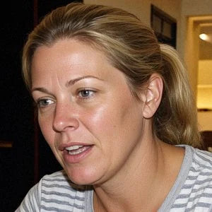 Portrait of Denise Fowler